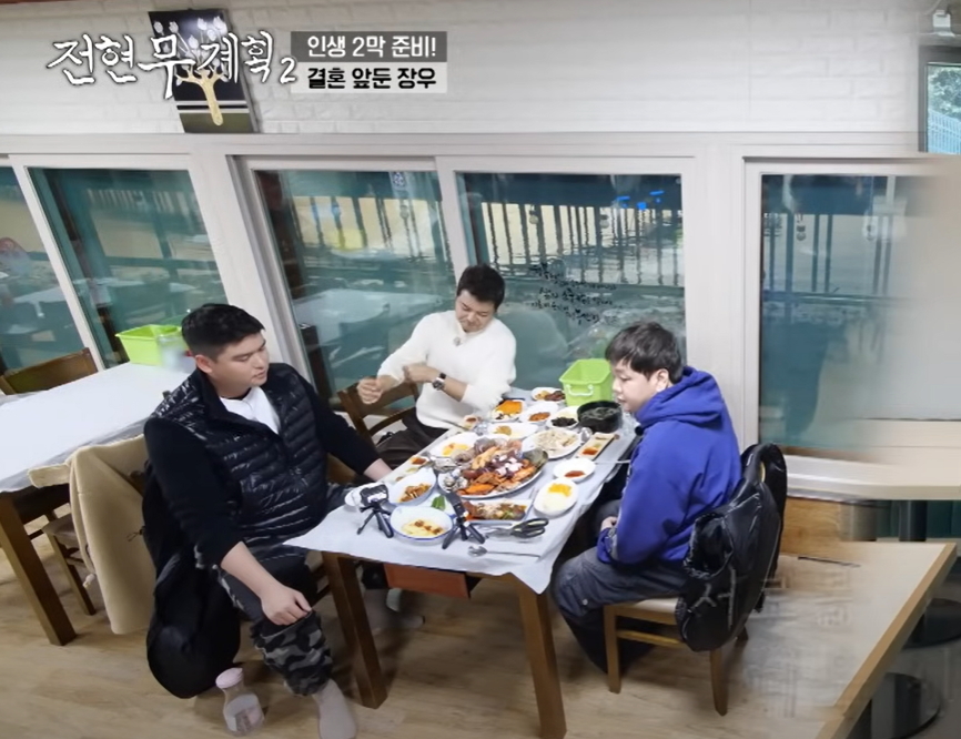 5b9d422f037fe3c859326540cc9f1236_1740117072_9673.jpg 전현무계획 거제 코끼리조개